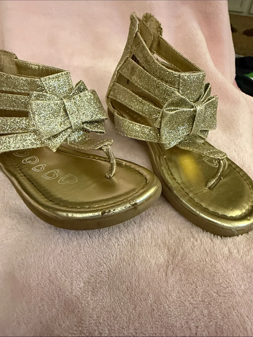 The Children's Place Girls Glitter Bow Sandals - Gold Tone